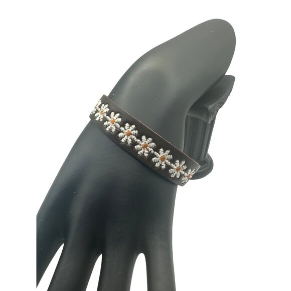 Wildflower Wayfarer White Daisy Chain Embroidered on Leather Snap Cuff Bracelet - Picture 2 of 3